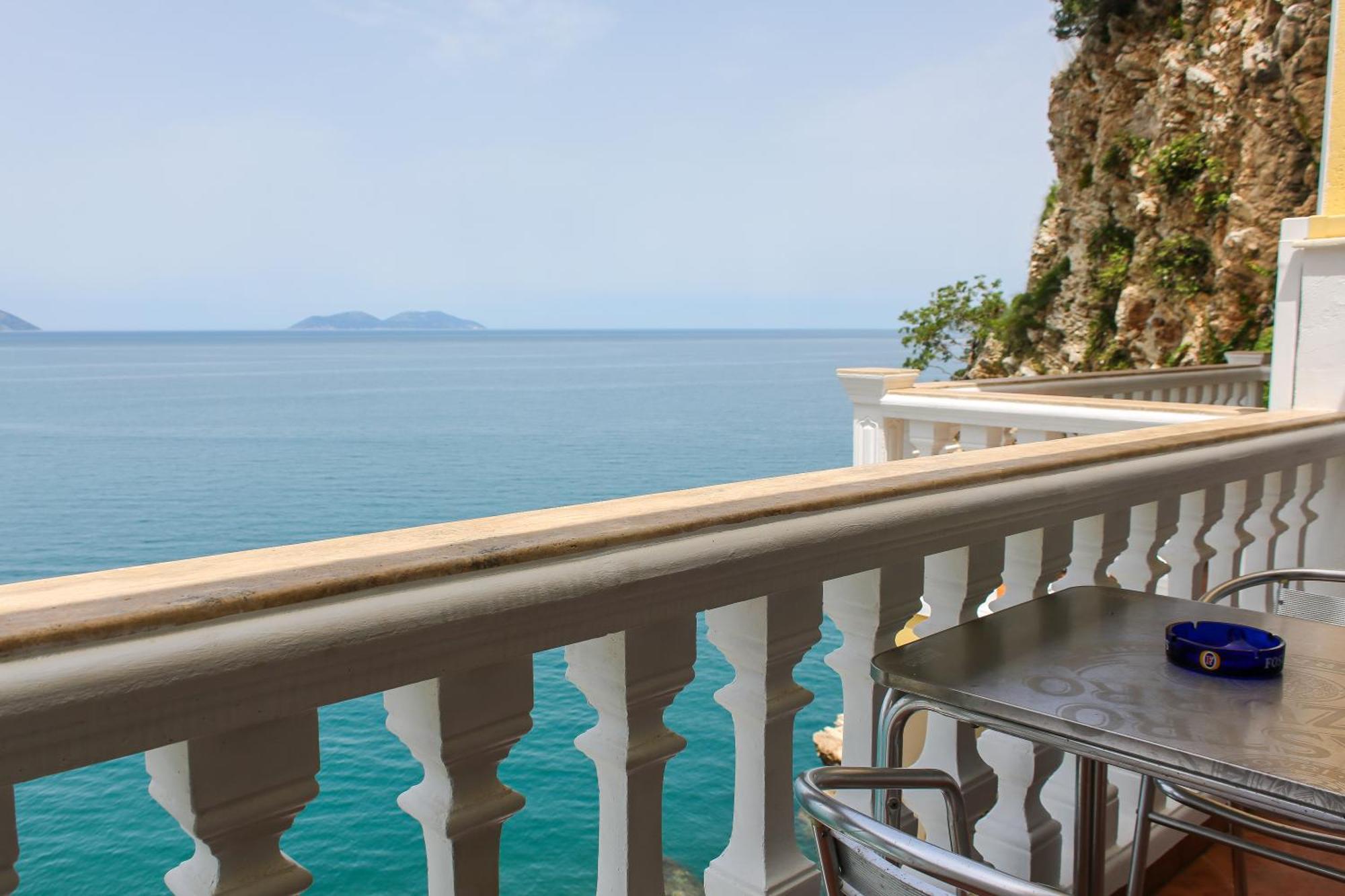 Hotel Liro - Adults Only Vlore Bagian luar foto