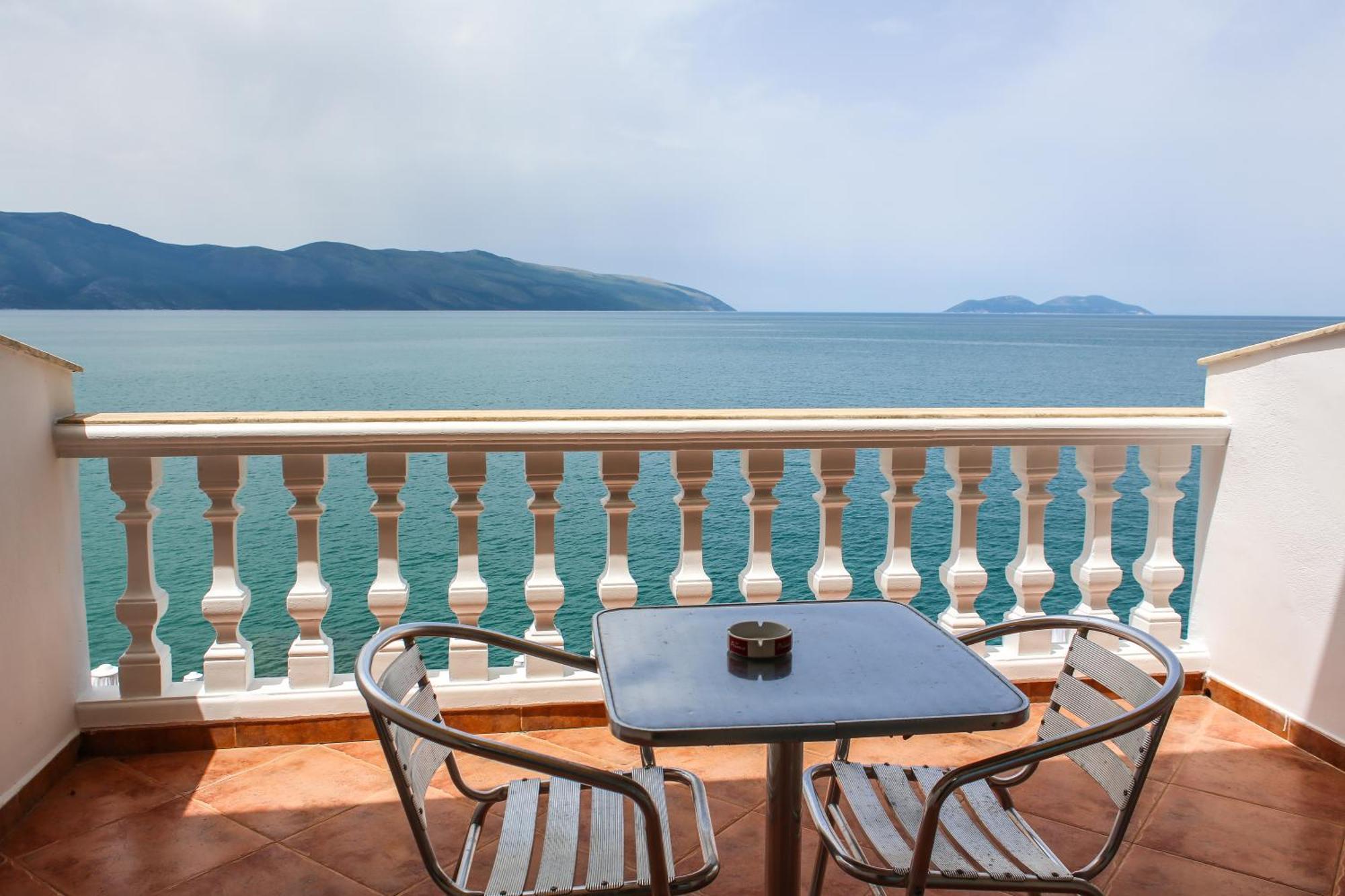 Hotel Liro - Adults Only Vlore Bagian luar foto